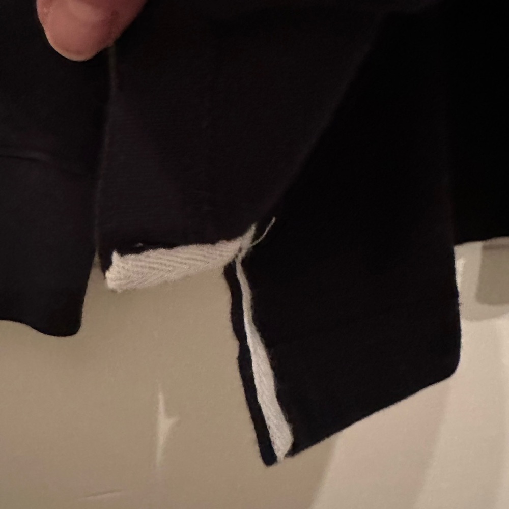 H&M cotton Rugby shirt black with contrast white collar. - Picture 4 of 6